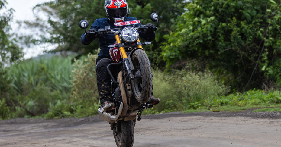 Triumph Speed 400 Wheelie Triumph Speed 400