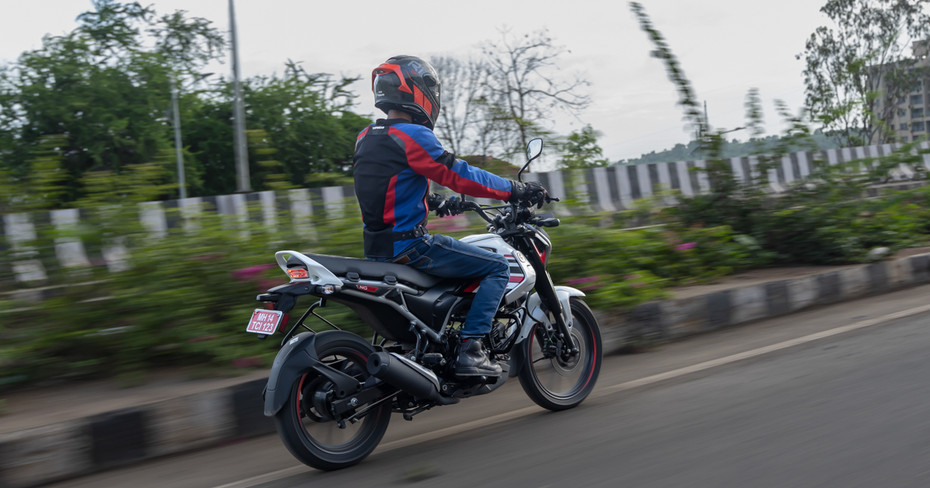 Bajaj Freedom 125 Riding Shot Bajaj Freedom 125 Riding Shot