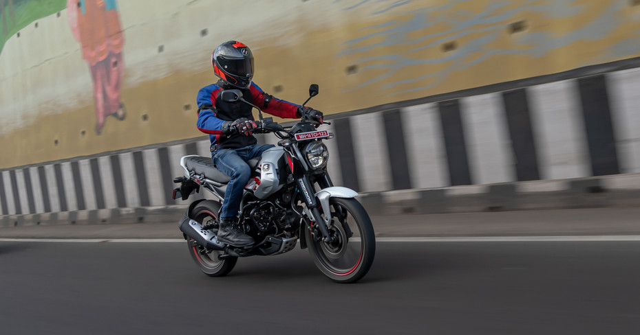 Bajaj Freedom 125 Riding Shot Bajaj Freedom 125 Riding Shot