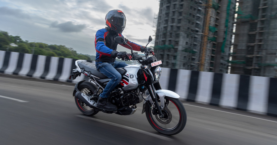 Bajaj Freedom 125 Riding Shot Bajaj Freedom 125 Riding Shot