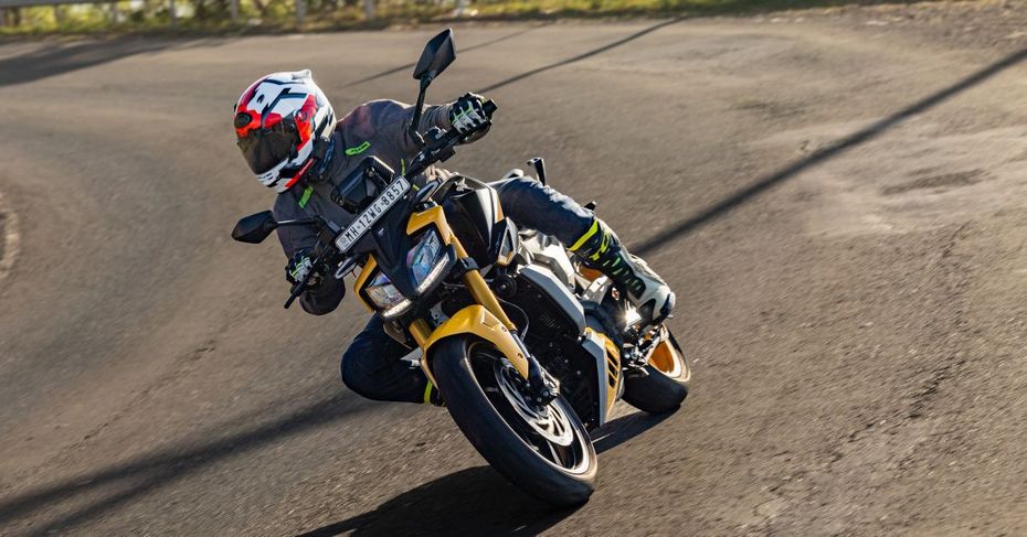 TVS Apache RTR 310 Cornering TVS Apache RTR 310 Cornering