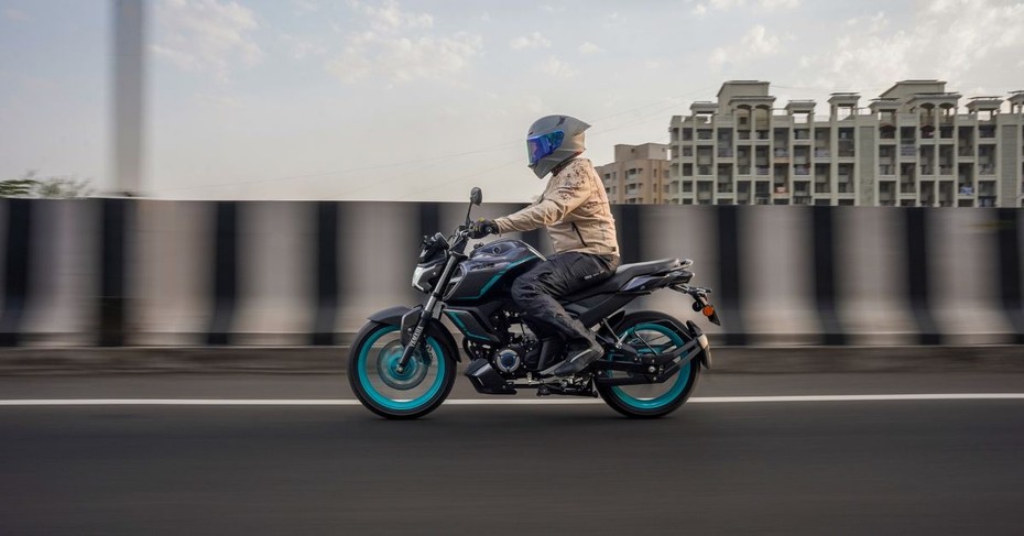 Yamaha FZ-S Fi Hybrid Riding Position