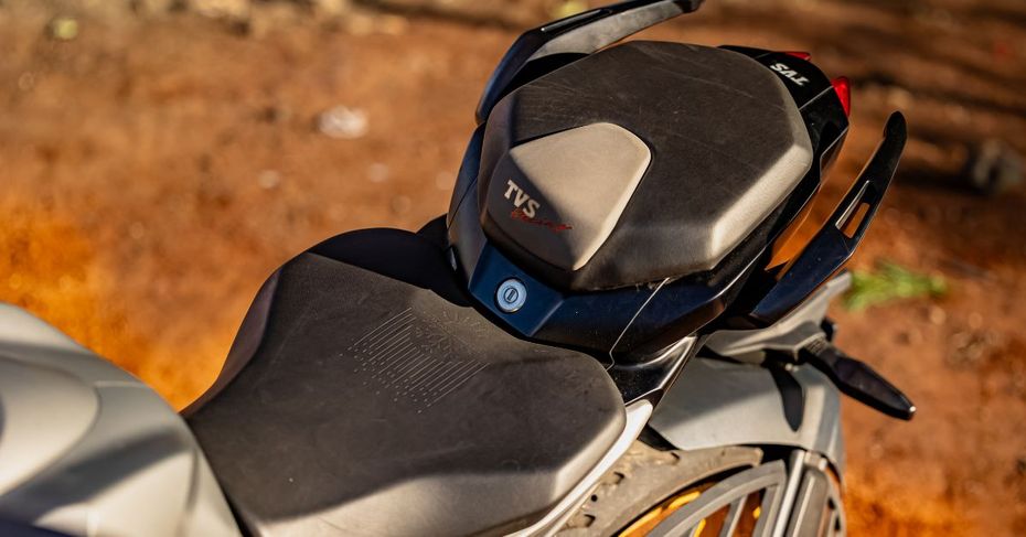 TVS Apache RTR 310 Seat TVS Apache RTR 310 Seat