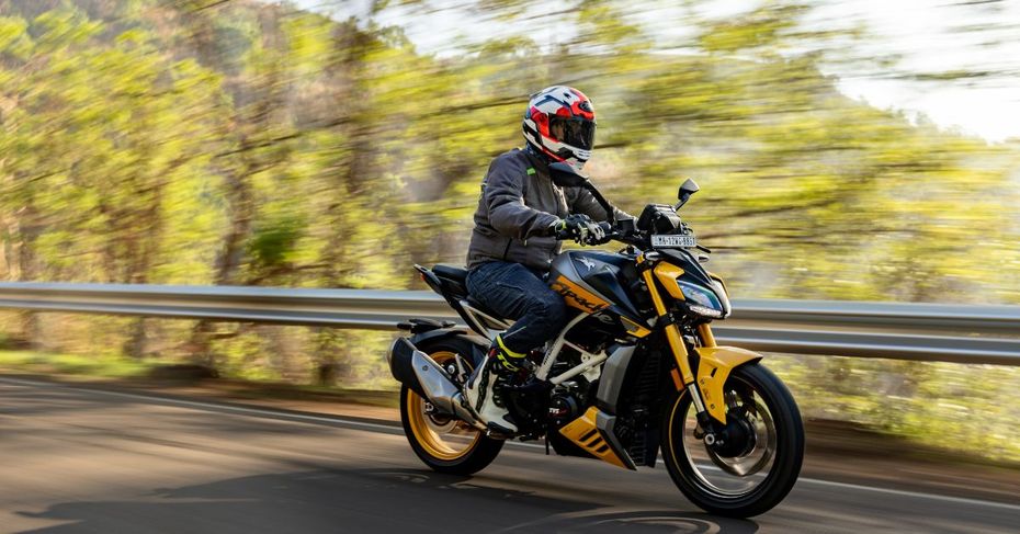 TVS Apache RTR 310 Riding Posture TVS Apache RTR 310 Riding Posture