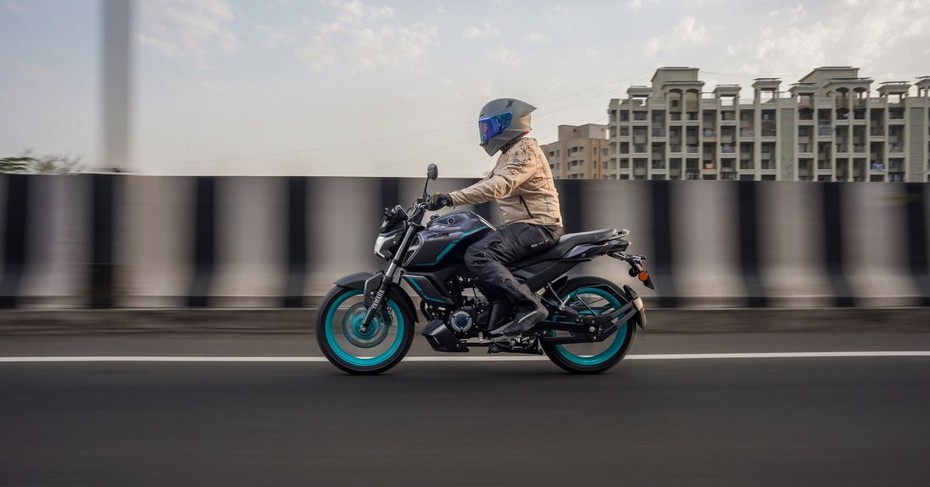 Yamaha FZ-S Fi Hybrid Riding Posture
