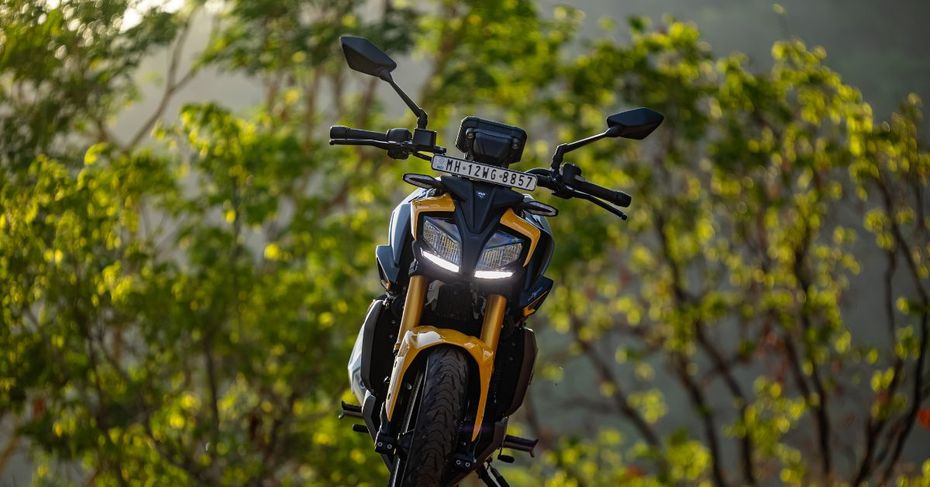 TVS Apache RTR 310 Headlight Automatic Brightness Adjustment TVS Apache RTR 310 Headlight Automatic Brightness Adjustment