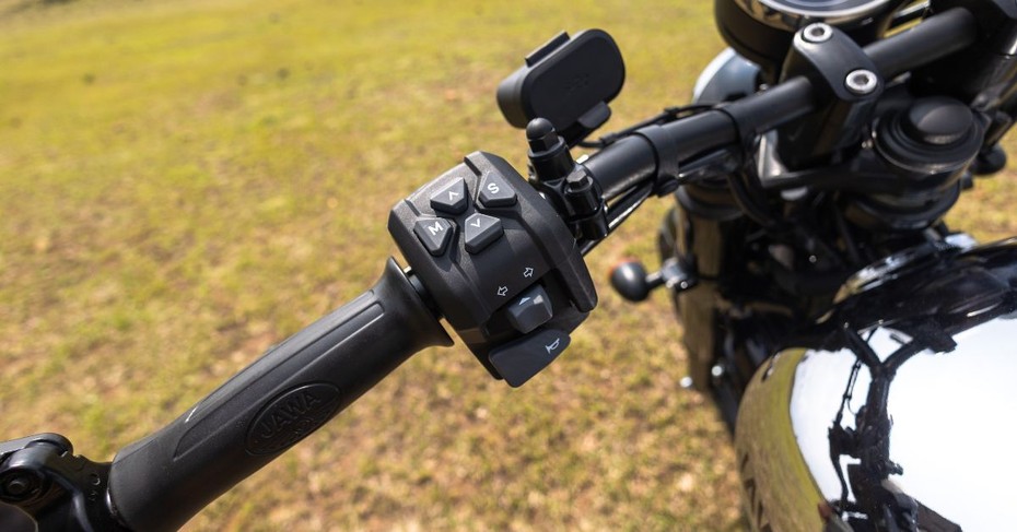 Jawa 42 Bobber Switchgear