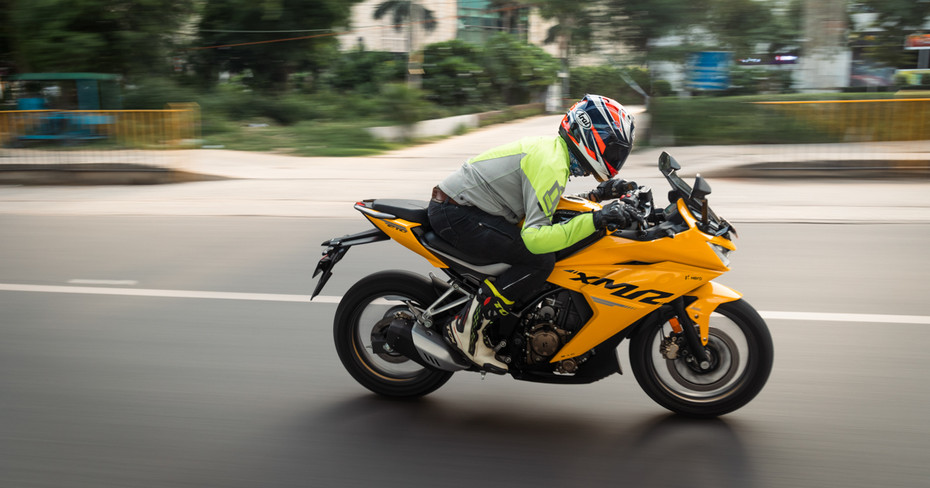 Hero Karizma XMR 210 Sporty Riding Posture Hero Karizma XMR 210 Sporty Riding Posture