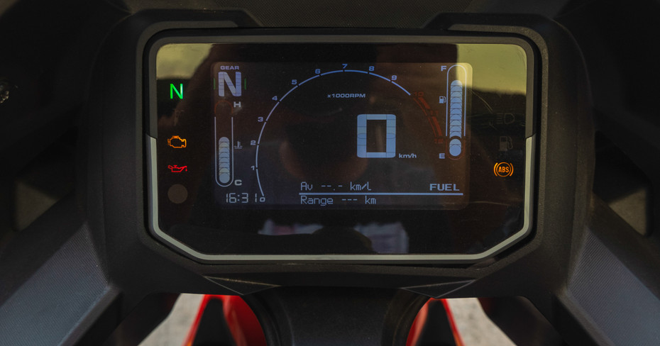 Hero Karizma XMR 210 Console And Features Hero Karizma XMR 210 Console And Features