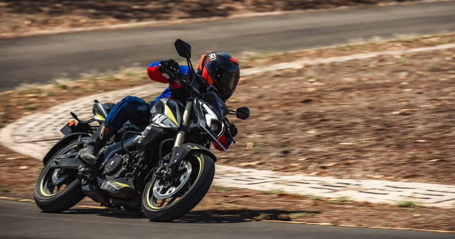 Bajaj Pulsar NS400Z Cornering Bajaj Pulsar NS400Z Cornering