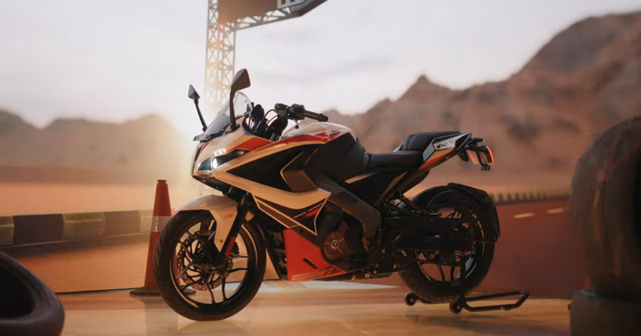 Bajaj Pulsar RS200 Pearl Metallic White