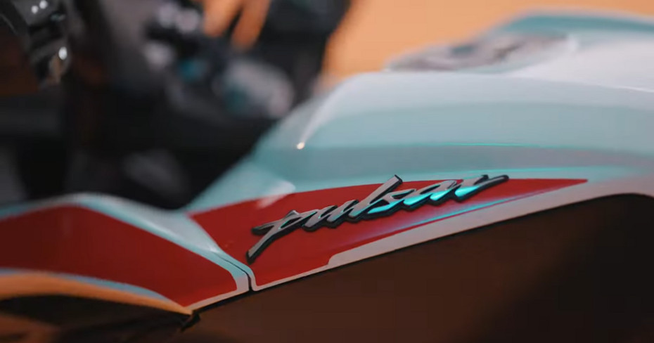 Bajaj Pulsar RS200 Pearl Metallic White