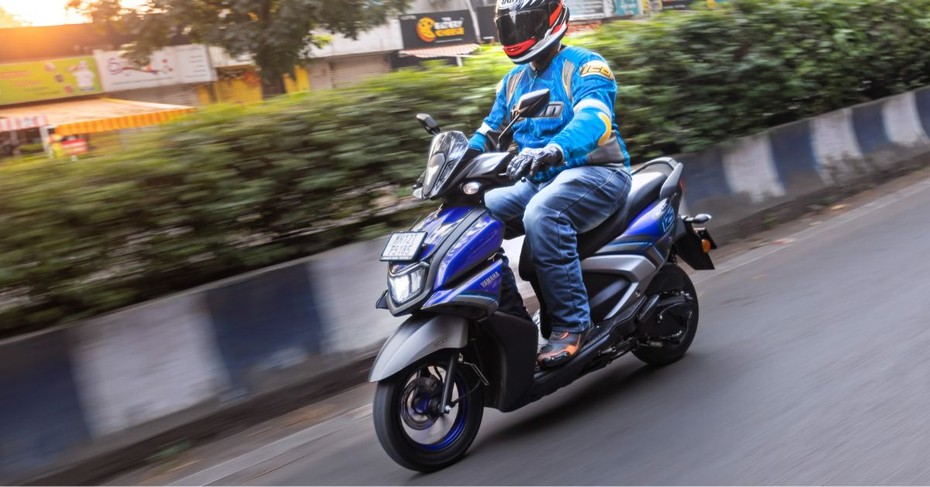 Yamaha RayZR Fi Hybrid Apron Legroom