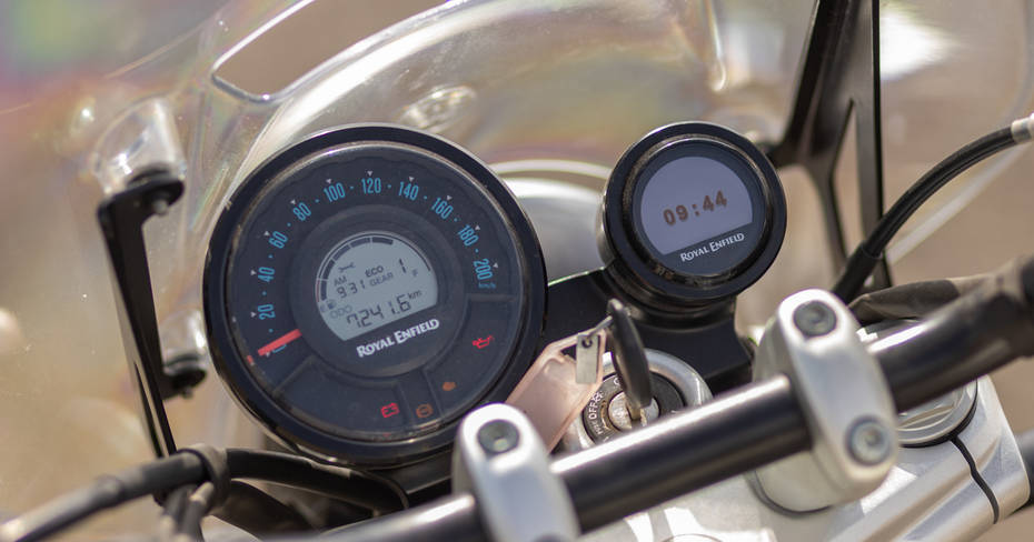 Royal Enfield Super Meteor 650 Instrument Console