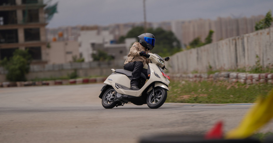 Suzuki e-Access Cornering Shot