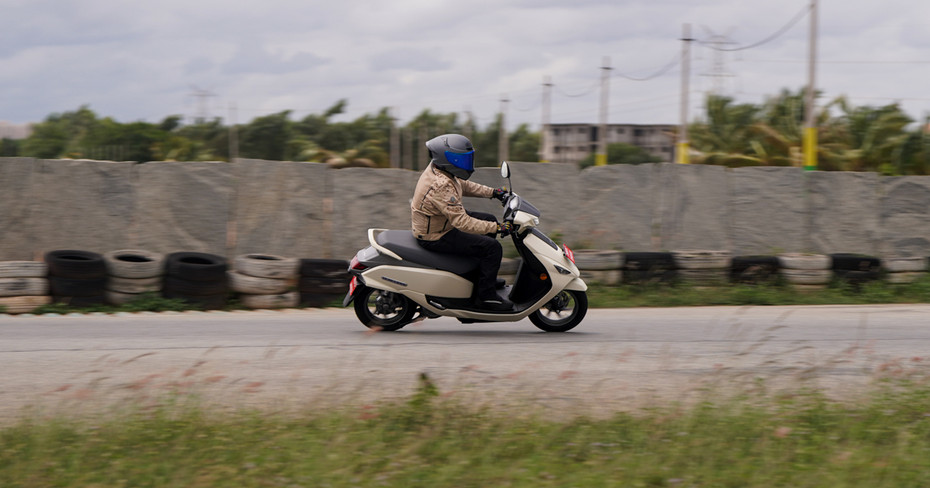 Suzuki e-Access Riding Shot