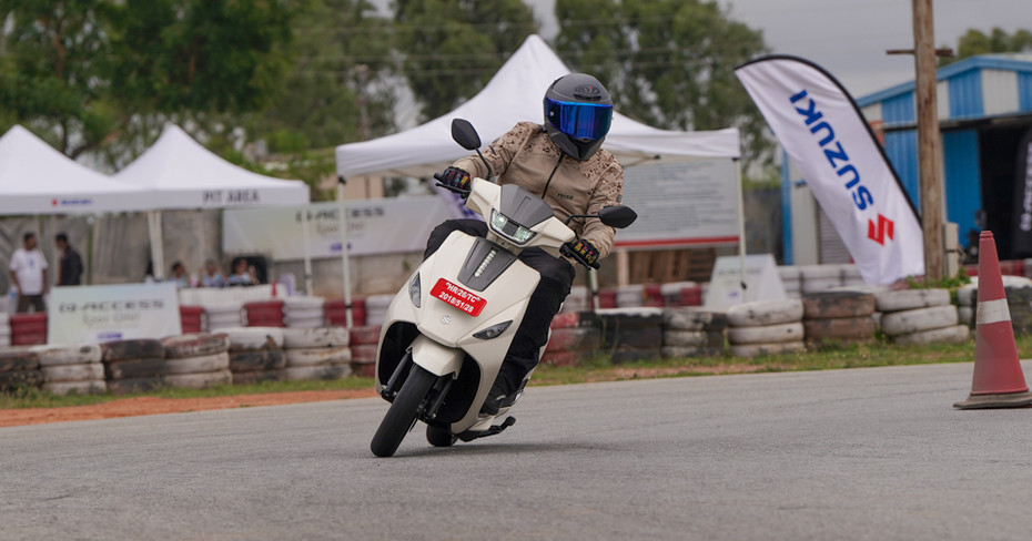 Suzuki e-Access Riding Shot