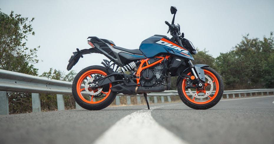Ktm Duke 390 Atlantic Blue Side Profile 