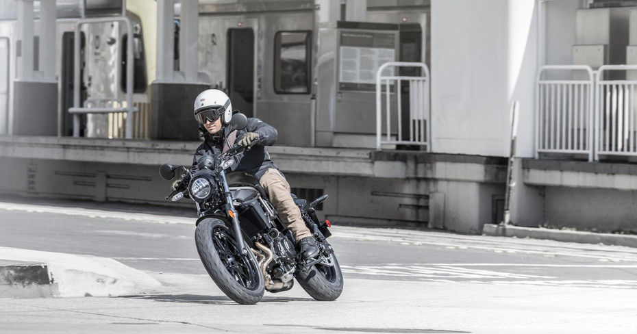 Kawasaki Eliminator Cornering shot