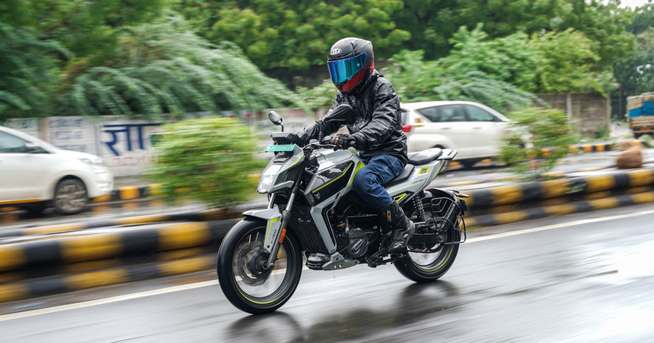 Matter Aera 5000+ Riding Shot