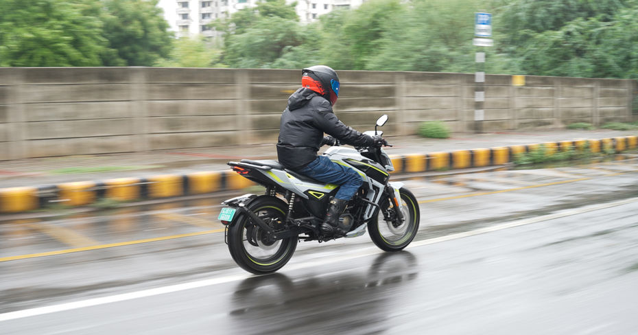 Matter Aera 5000+ Riding Shot
