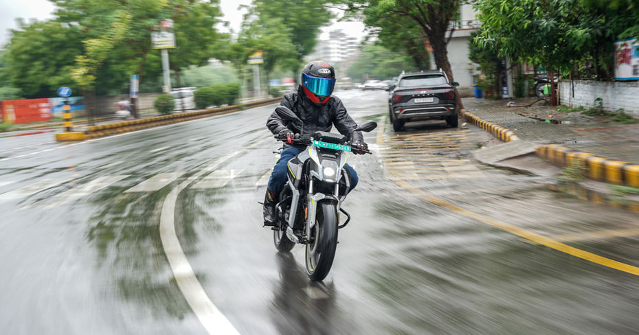 Matter Aera 5000+ Riding Shot