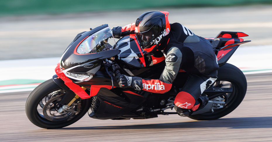Aprilia RSV4 cornering Aprilia RSV4 cornering