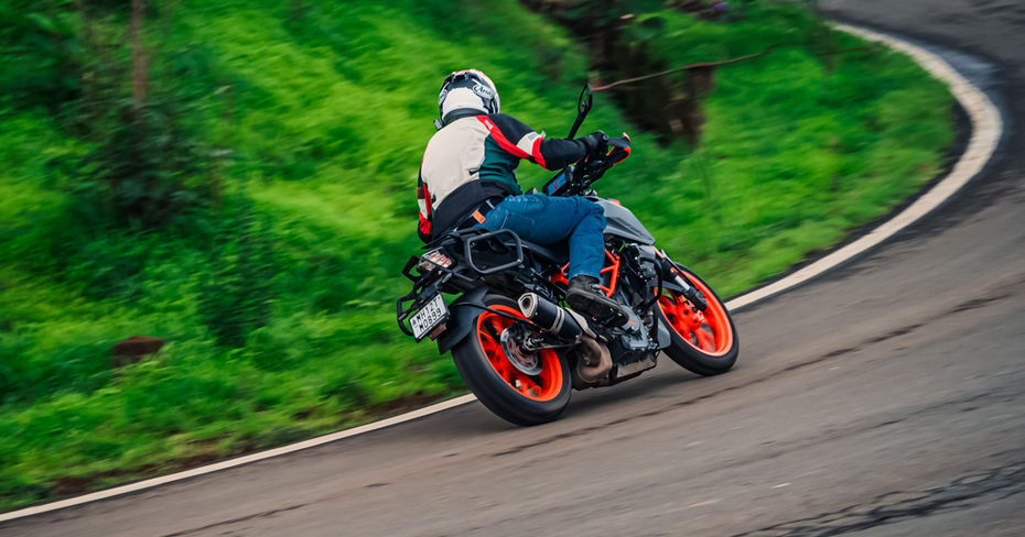 KTM 390 Duke Cornering KTM 390 Duke Cornering