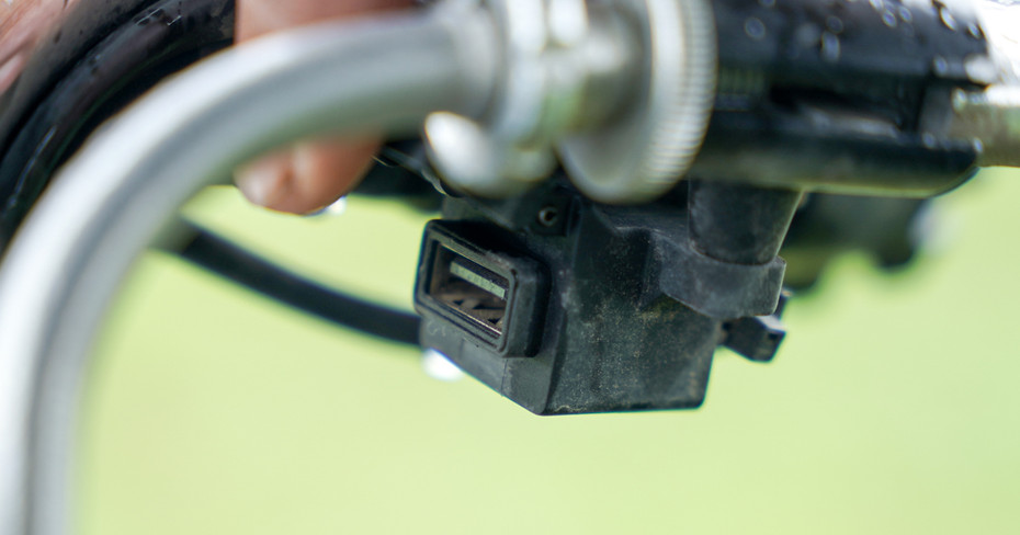 Royal Enfield Bullet 350 USB Chagrer Royal Enfield Bullet 350 USB Chagrer