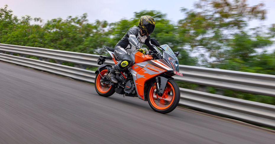 KTM RC 200 Riding Shot KTM RC 200 Riding Shot