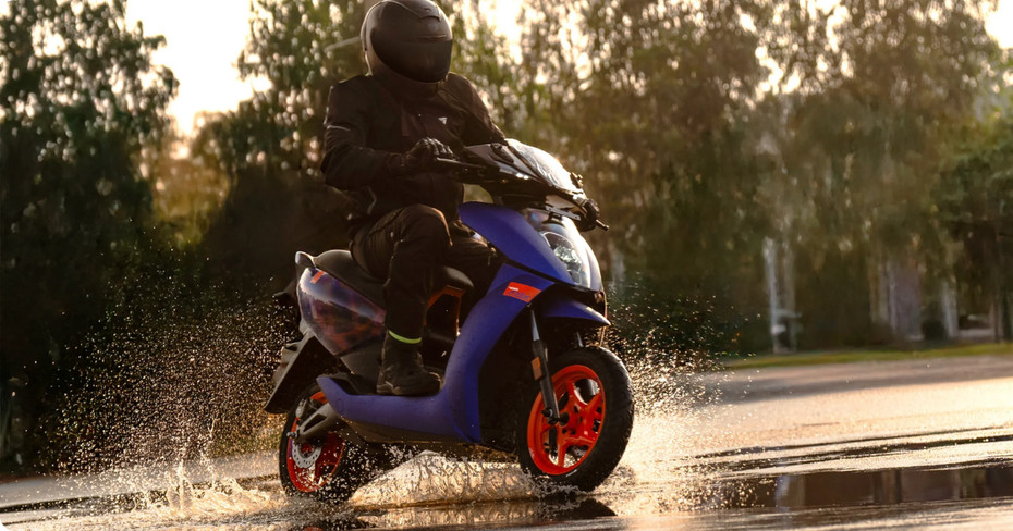 Ather 450 Apex Riding Shot