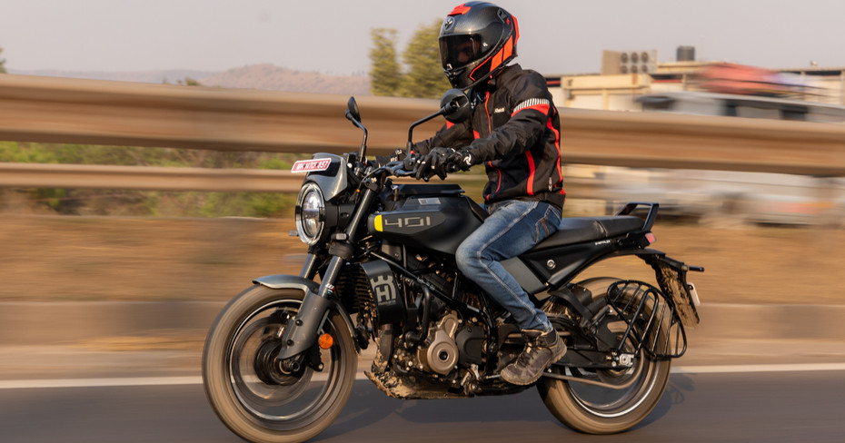 Husqvarna Svartpilen 401 Riding Shot