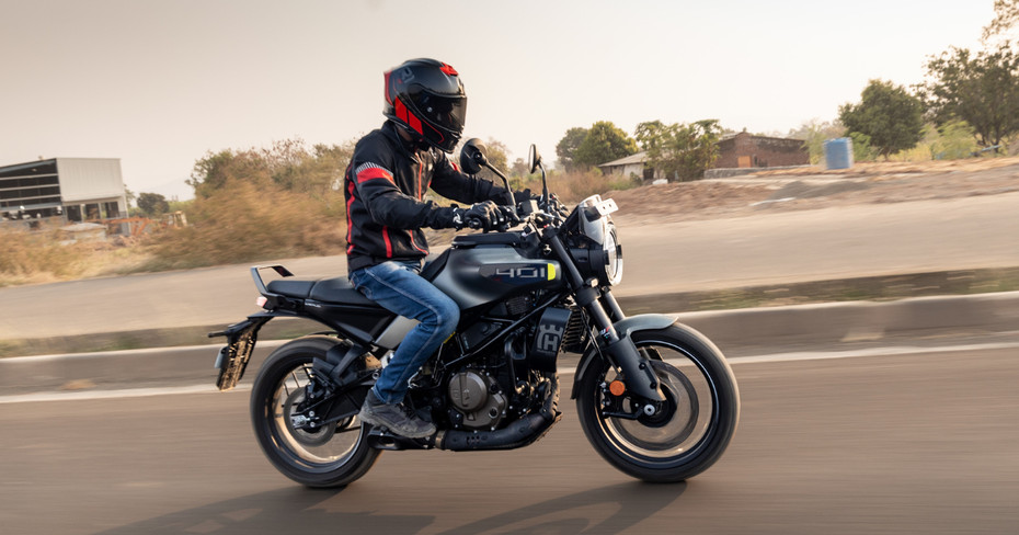 Husqvarna Svartpilen 401 Highway Shot