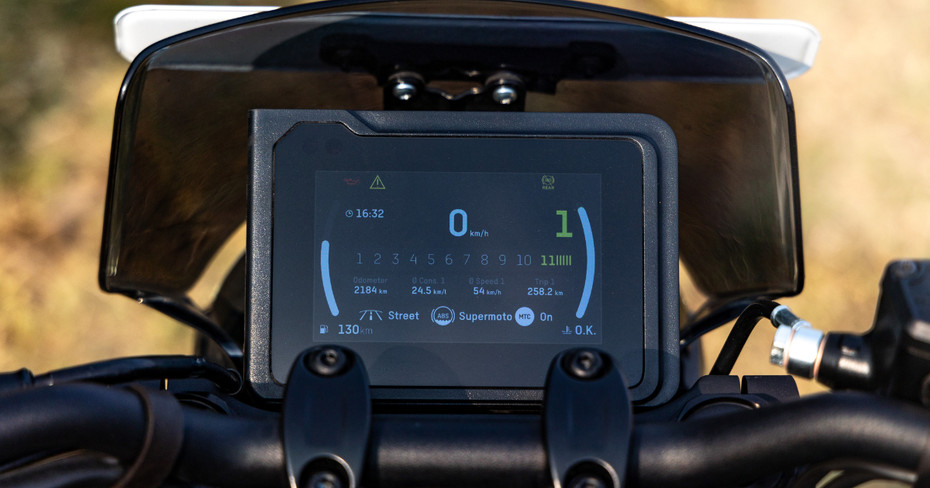 Husqvarna Svartpilen 401 TFT Console