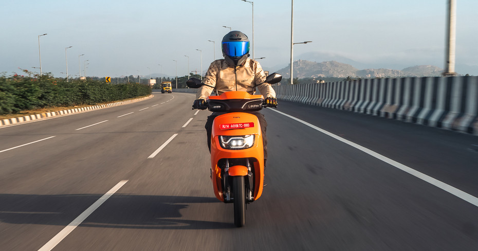 Vida VX2 Front Riding Shot