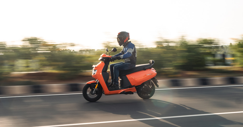 Vida VX2 Highway Shot