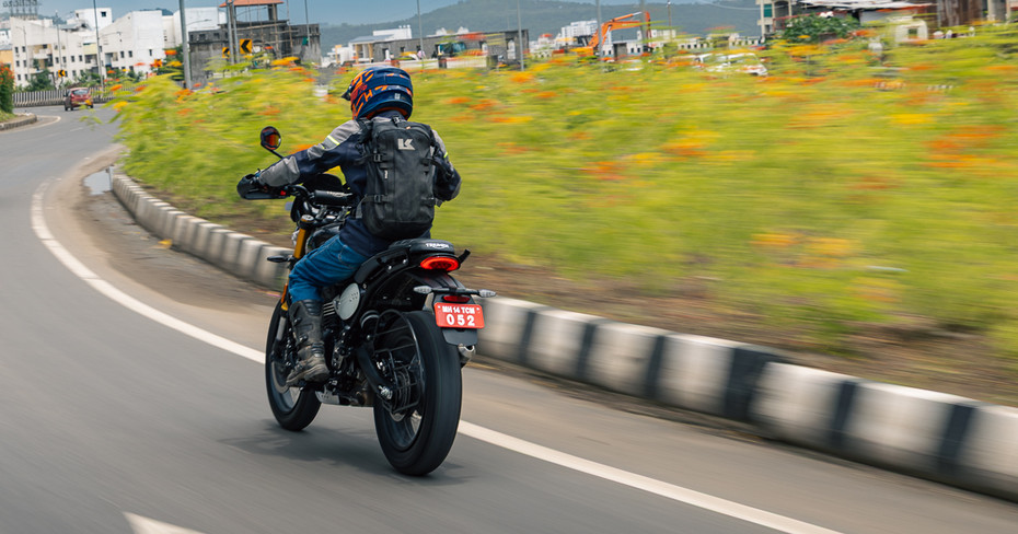 Triumph Scrambler 400 XC Handling