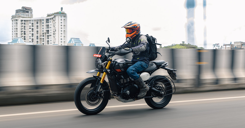 Triumph Scrambler 400 XC Riding Posture
