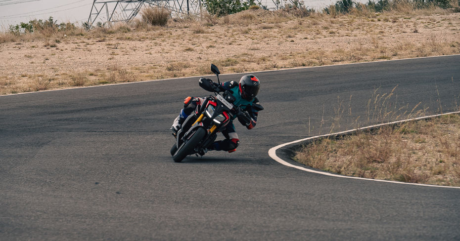 2025 TVS Apache RTR 310 Cornering Shot 2025 TVS Apache RTR 310 Cornering Shot