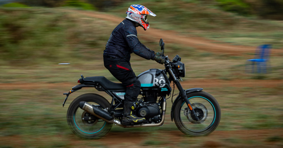 Royal Enfield Scram 411 Riding Shot