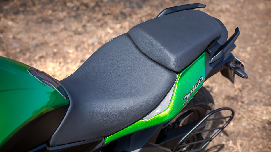 Bajaj Dominar 400 Seat
