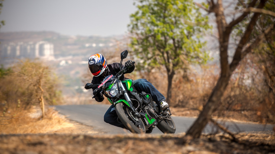 Bajaj Dominar 400 Leaning 