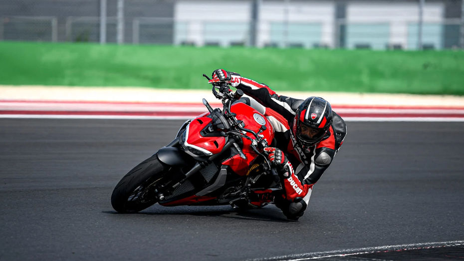 Ducati Streetfighter V2 Cornering