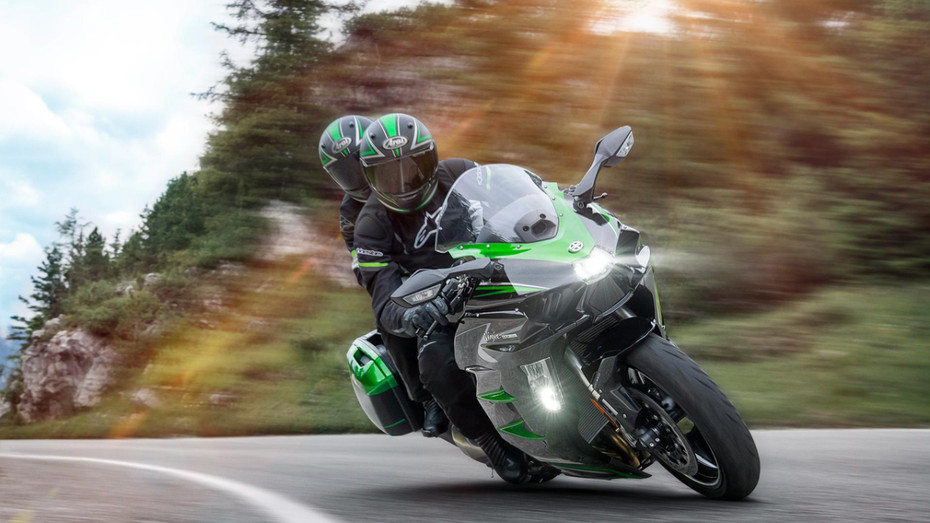 Kawasaki Ninja H2 SX Cornering Shot