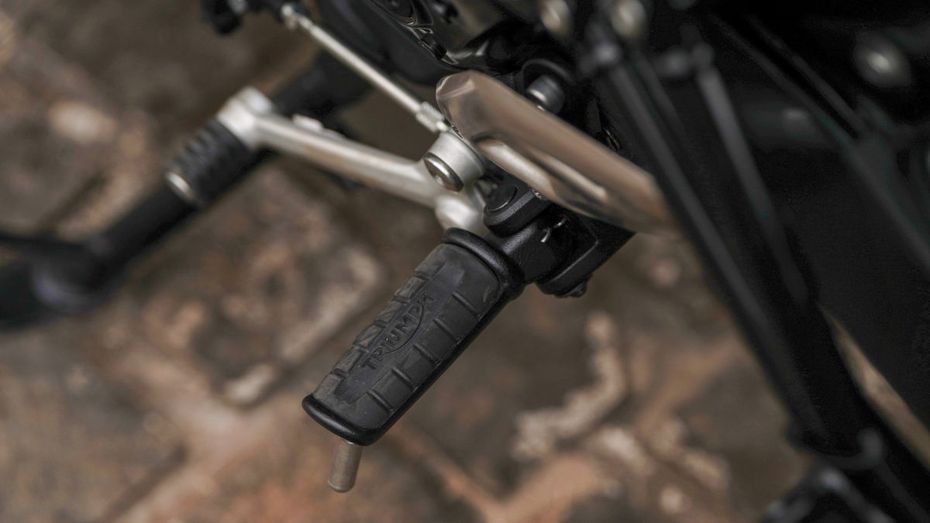 Triumph Thruxton 400 Footpeg