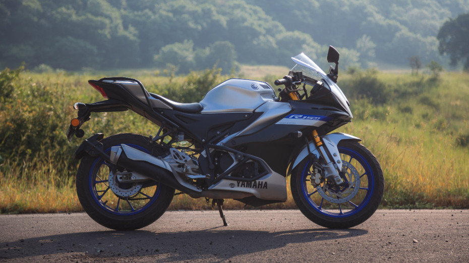 Yamaha R15 V4 Right Side Profile