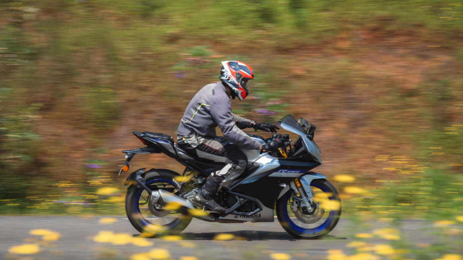 Yamaha R15 V4 Riding Shot Side Profile