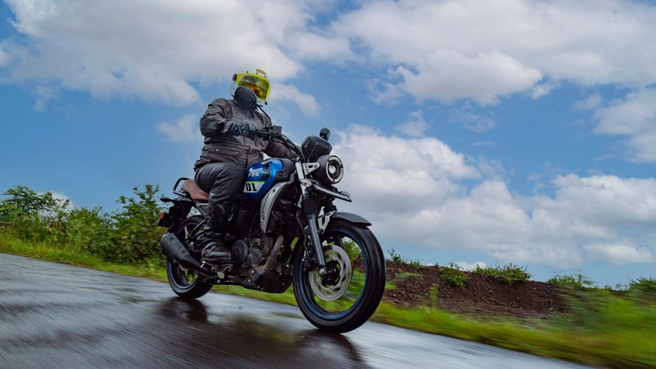 Yamaha FZ-X City riding Yamaha FZ-X