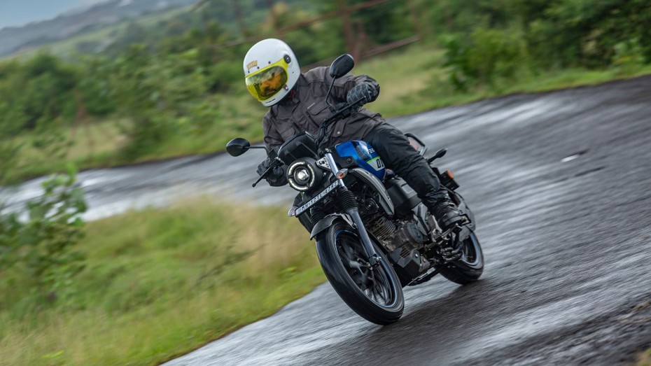 Yamaha FZ-X City handling Yamaha FZ-X