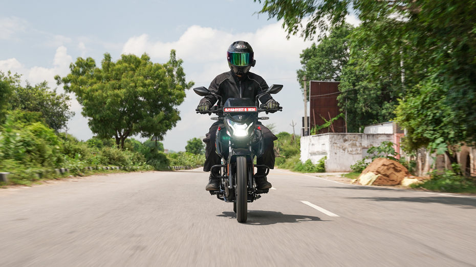 Hero Glamour X 125 Front Riding Shot